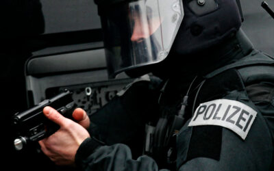 KS: SEK-Einsatz; Unfallflucht; Pärchen nach Diebstahl festgenommen