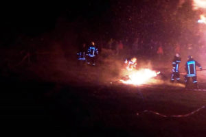 Maifeuer ruft Feuerwehr auf den Plan