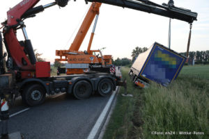 B254: Sattelzug mit drei Kränen geborgen