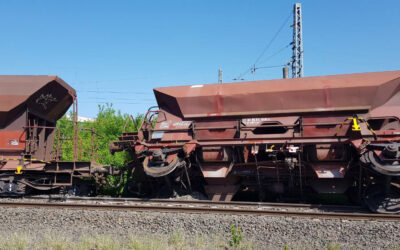 MR: Traktor prallt mit Güterzug zusammen – Bahnstrecke voll gesperrt