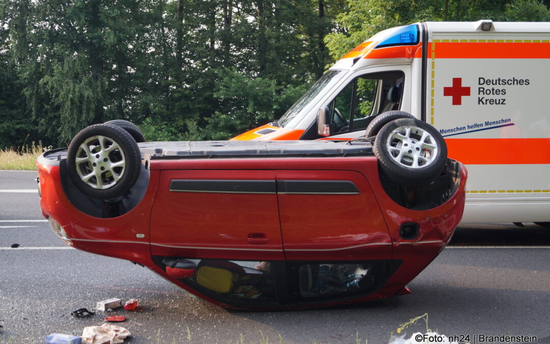 Melsungen: Fahrzeug überschlägt sich nach Zusammenprall