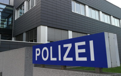 VB: 87-Jährige bestohlen; Baumaschinen auf A 49 beschädigt; Arbeiter von Zug erfasst