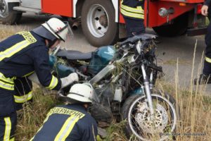 Gudensberg: Motorradfahrer (31) verletzt sich bei Unfall schwer