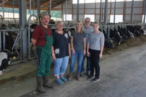 Wiebke Knell besucht Milchviehbetrieb Wilke in Wincherode