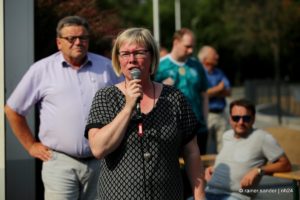 Unter den Schienen