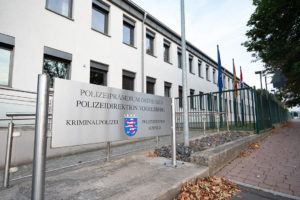 VB: Junge Mutter beklaut; Auto aufgebrochen u.a.