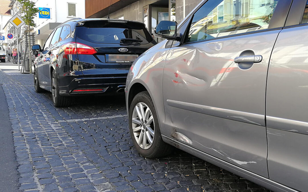 Treysa: Motorradfahrerin (31) bei Unfall auf Bahnhofstraße verletzt