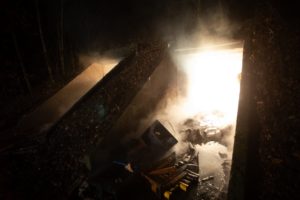 Fritzlar: Bunker mit professionellem Feuerwerk in Flammen