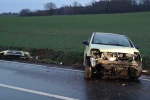 Obergrenzebach: Fahranfängerin verliert auf nasser Straße Kontrolle