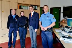 Landrat auf Weihnachtstour bei Polizei und Rettern