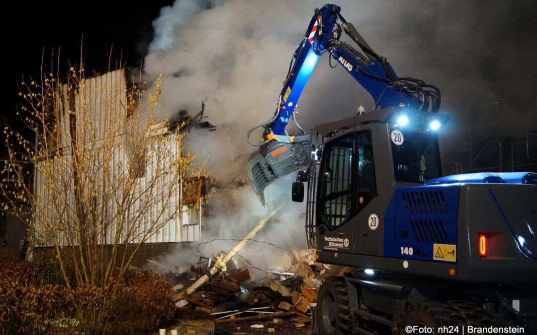 Guxhagen: Feuerwehr rückt zu Nachlöscharbeiten aus