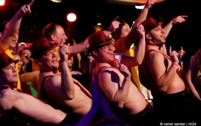 Männer, lauter Männer beim Weiberfasching!