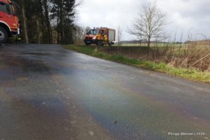 Freiwillige Feuerwehr hilft nach Verkehrsunfall