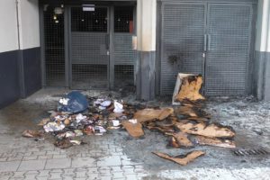 KS: Zwei Verletzte bei Brand; zwei Autos gestohlen u.a.