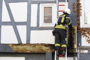 Homberg/Efze: Brand an Fassade von Fachwerkhaus schnell gelöscht