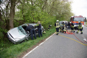 Seigertshausen: 63-Jährige von Feuerwehr aus Pkw befreit