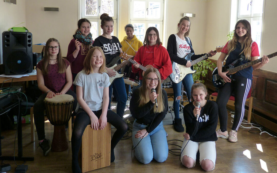 1000 Mal gerockt: Jugendbildungswerk veranstaltet Mädchen-Musikwerkstatt
