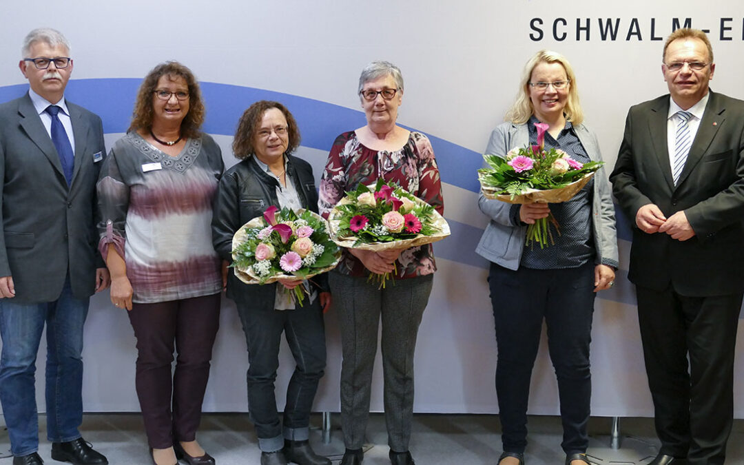 Homberg/Efze: Landrat Becker ehrt und verabschiedet Mitarbeiterinnen