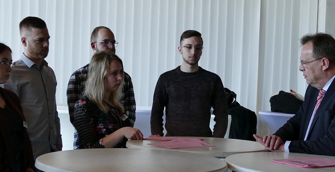 Auszubildende der Kreisverwaltung besuchen Kreistagssitzung