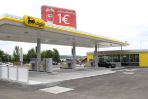 Alsfeld: Waffe angedeutet und Angestellte von Tankstelle überfallen