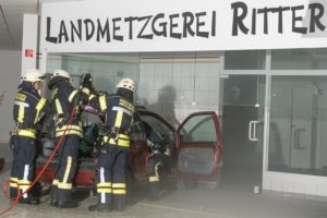 Feuerwehr Niedenstein übt in ehemaligem REWE-Markt