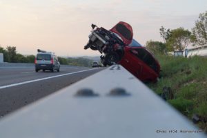 A7: Schwerverletzter bei spektakulärem Unfall in Nordhessen