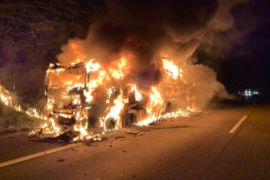 A7: Sattelzug brennt aus – 120.000 Euro Schaden