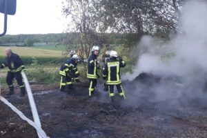 Steina: Nutzfeuer an Bundesstraße sorgt für Feuerwehreinsatz