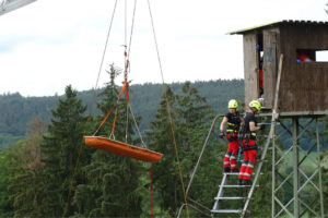 Hessisch Lichtenau: Feuerwehrleute retten Mann von Hochsitz