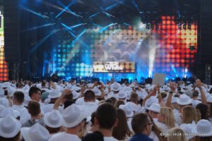 Hessentag: „Alle Farben“ vor weißen Massen
