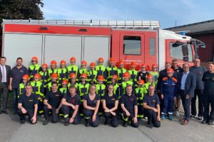 Kinderfeuerwehr Niedenstein erhält neue Schutzanzüge