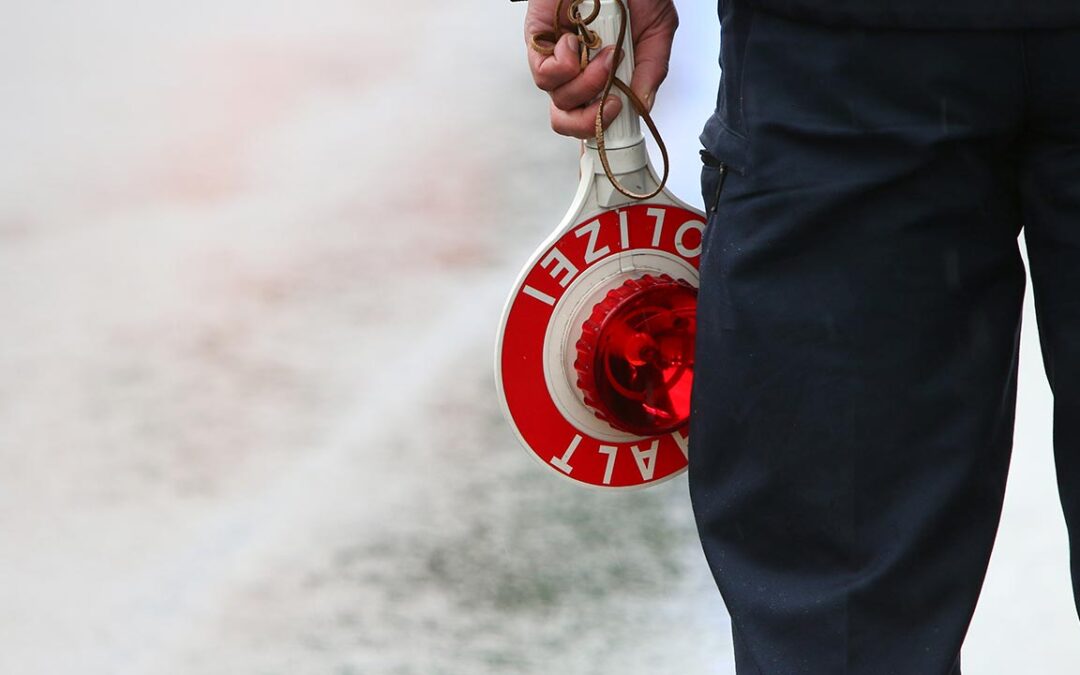 Rasante Flucht mit 2 Promille: Polizei stoppt 41-jährigen Autofahrer