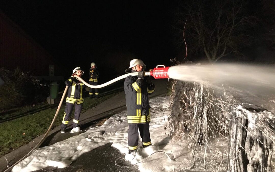 Guxhagen: Hecke brannte am Wincheringer Platz