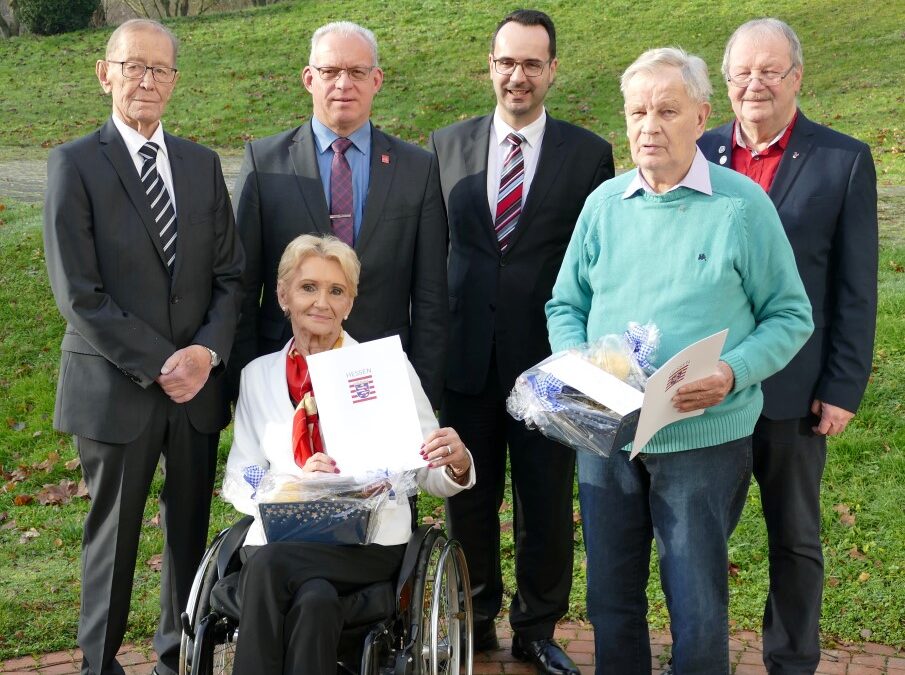 Erster Kreisbeigeordneter Jürgen Kaufmann verleiht Ehrenbriefe