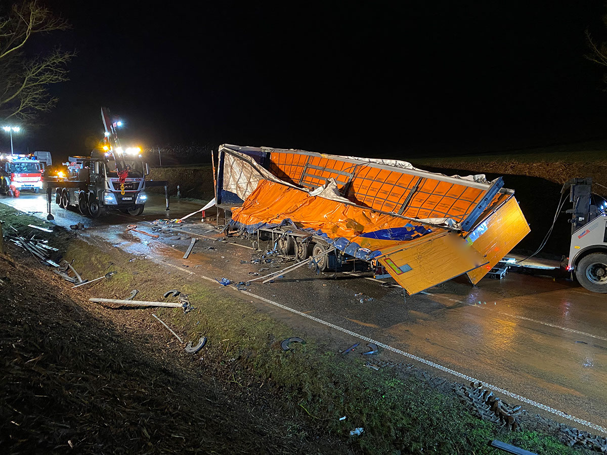 B3 Nach Lkw-Unfall Voll Gesperrt (Video) - Nh24.de