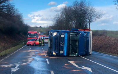 B3 nach Lkw-Unfall voll gesperrt (Video)