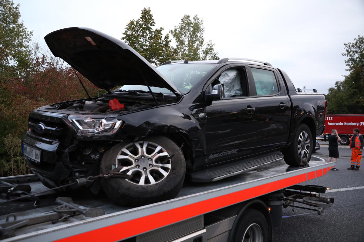 Homberg: Drei Fahrzeuge Prallen Im Kreuzungsbereich Zusammen – Nh24.de