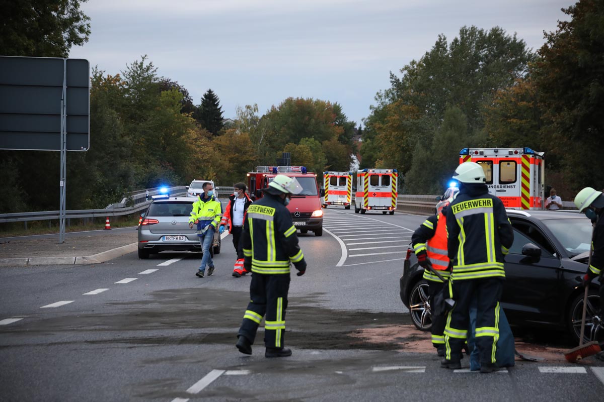 Homberg: Drei Fahrzeuge Prallen Im Kreuzungsbereich Zusammen – Nh24.de