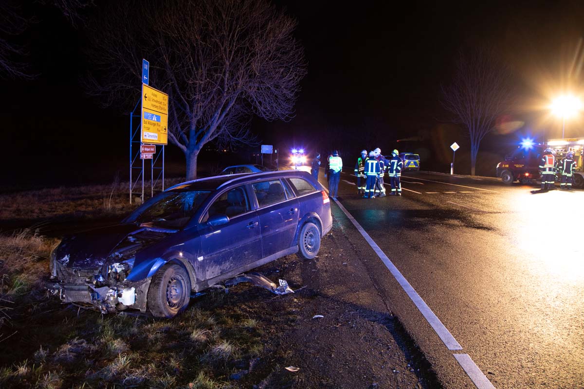 B 254: Autos Prallen Im Kreuzungsbereich Zusammen - Drei ...