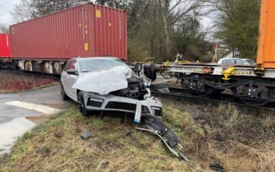 KS: Bundeskanzlerin-Graffiti; Güterzug übersehen; Dieb flüchtet aus Porsche