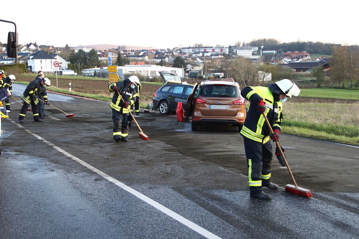 Homberg: Autos Prallen Im Kreuzungsbereich Zusammen – Nh24.de