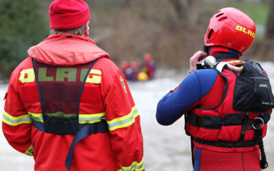 Pkw stürzt in den Edersee – Fahrer bleibt unverletzt