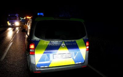 B 3: Stundenlange Vollsperrung nach Lkw-Unfall