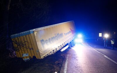 B 3: Sattelauflieger löst sich von Zugmaschine