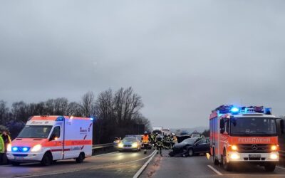 A 49: Zwei Verletzte bei Unfall mit fünf Fahrzeugen