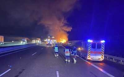 A 7: Vollsperrung wegen brennendem Lkw mit Gefahrgut
