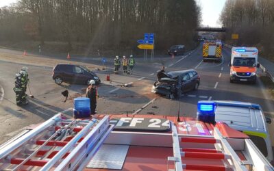 Baunatal: Drei Verletzte bei Unfall auf Kreuzung