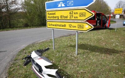 B 254: Drei Verletzte bei Unfall, darunter ein Kind