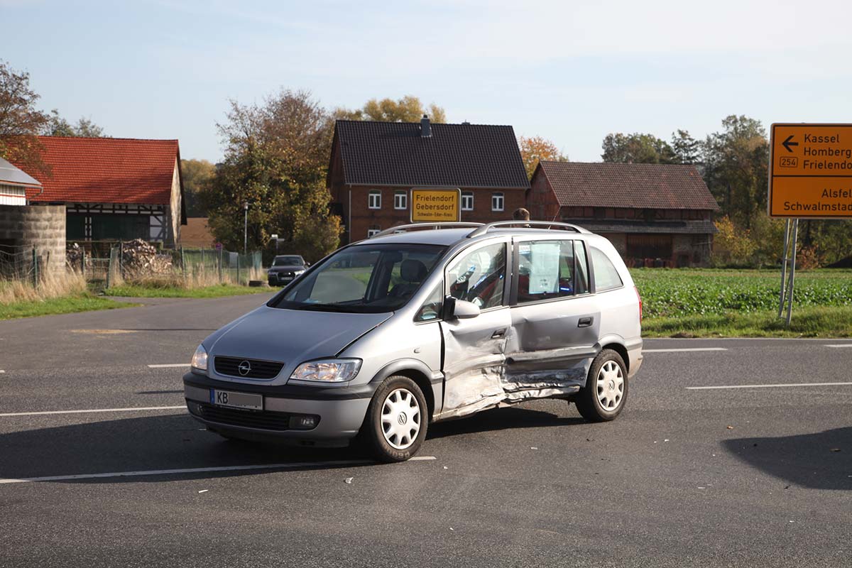 Vier Fahrzeuginsassen Bei Unfall Auf Der B 254 Leicht Verletzt – Nh24.de