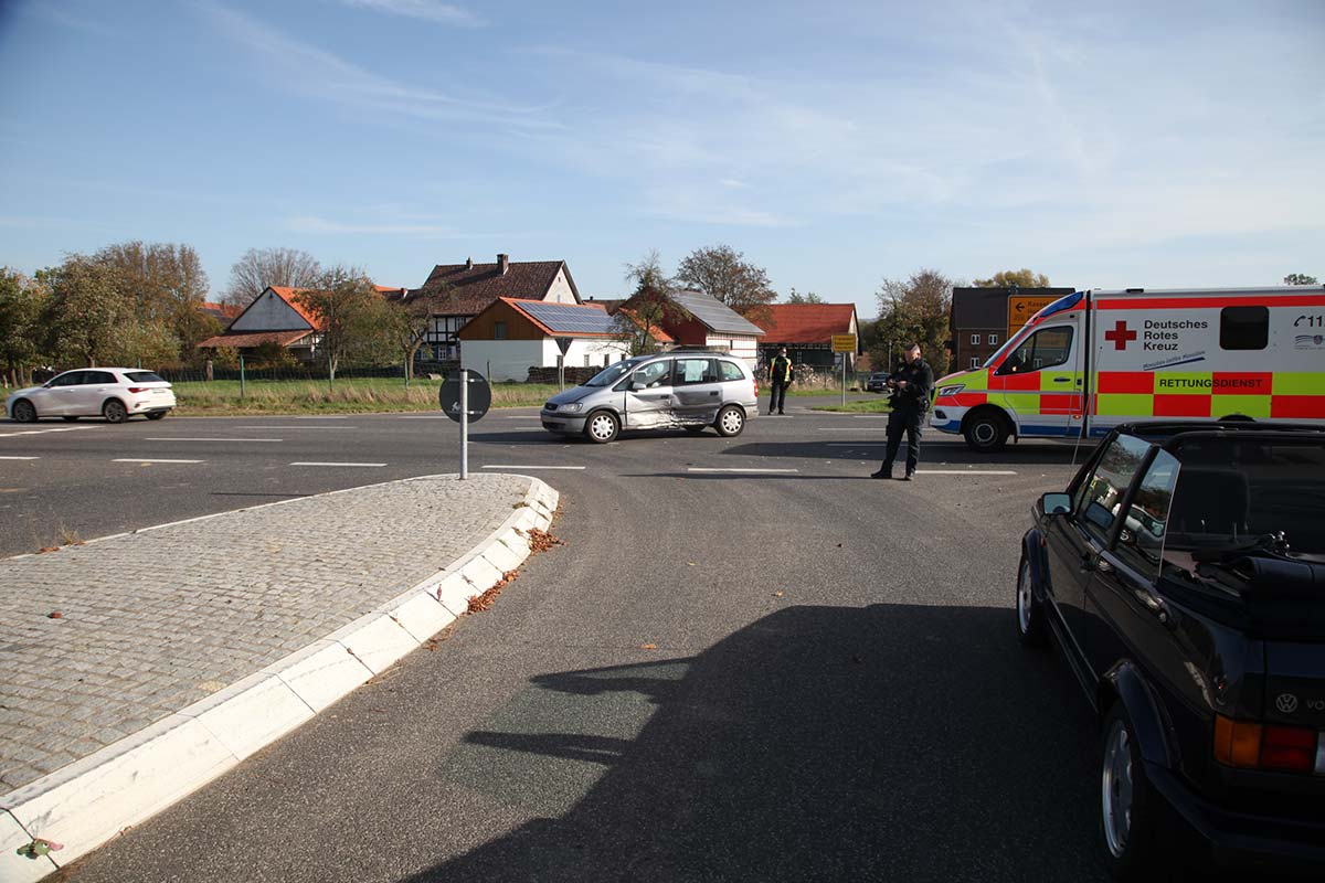 Vier Fahrzeuginsassen Bei Unfall Auf Der B 254 Leicht Verletzt – Nh24.de